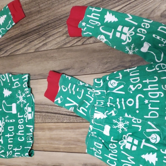 Green and White Christmas themed long sleeve sz 6 Carter's pajamas - Picture 9 of 10